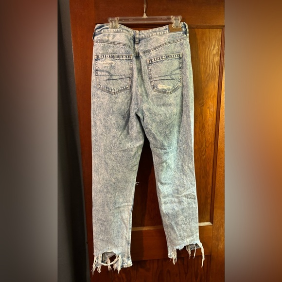 American Eagle Distressed Jean - Picture 5 of 10